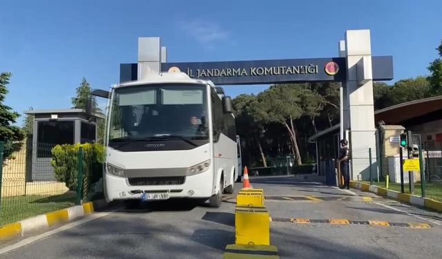 İstanbul - İBB operasyonunda gözaltına alınanlar adliyeye sevk edildi-1