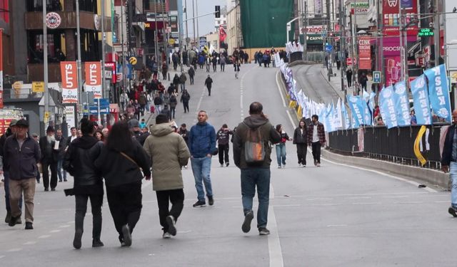İstanbul - Kadıköy’de miting öncesi toplanmalar başladı