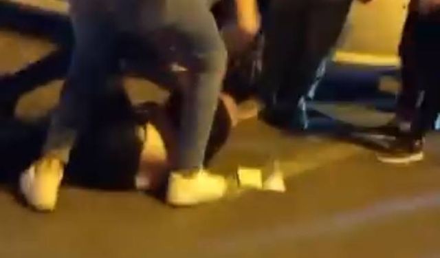 İstanbul - Küçükçekmece’de kaza yapıp kaçmaya çalışan alkollü sürücü, diğer sürücüler tarafından darbedildi
