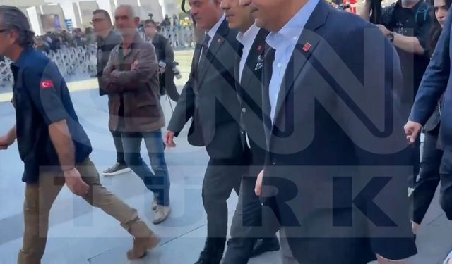 İstanbul- Özel'e yumruklu saldırıyı gerçekleştiren şüphelinin tören öncesi görüntüleri ortaya çıktı