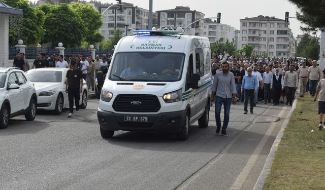 Kalp krizinden hayatını kaybeden DEM Parti Batman İl Başkanı toprağa verildi