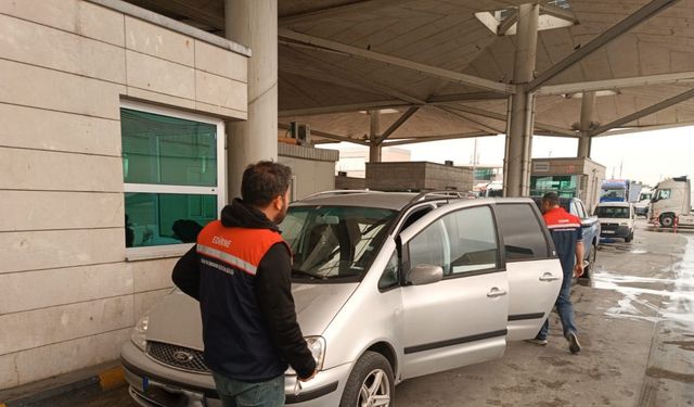 Kapıkule'de kaçak yollarla yurda sokulmak istenen 8 bin adet sülük ele geçirildi