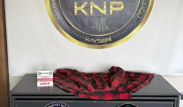 Kayseri'de, kıyafete emdirilmiş 1.4 kilo metamfetamin ele geçirildi; 3 tutuklama