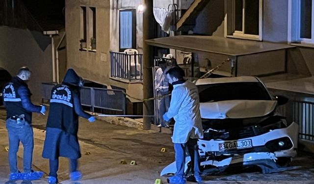 Kocaeli’de otomobille seyir halindeyken silahlı saldırıya uğrayan sürücü yaralandı