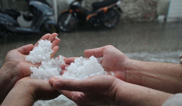 Manisa'da sağanak ve dolu etkili oldu