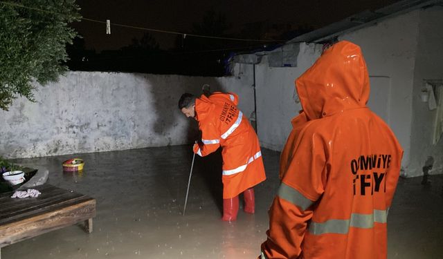 Osmaniye'de sağanak; alt geçitler göle döndü, ev ve iş yerlerini su bastı