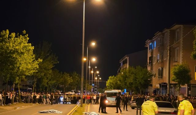 Otomobilin çarptığı iki kadın hayatını kaybetti