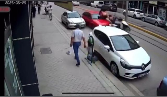 Otomobilin motosiklete çarptığı kaza kamerada