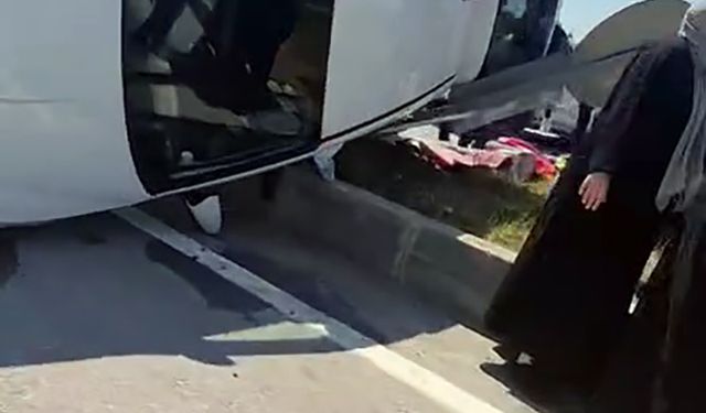 Otomobiller kavşakta çarpıştı; 5 yaralı