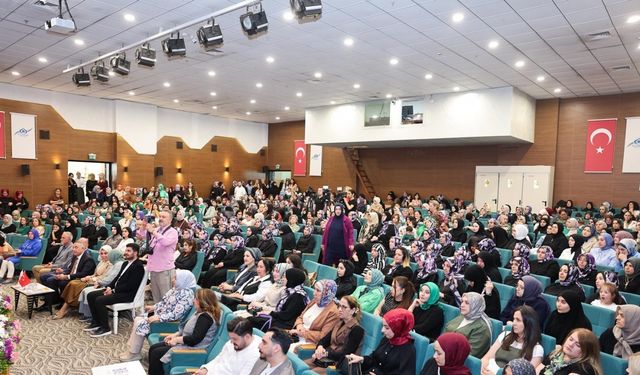 Sanat ve Mesleki Eğitim Kurs Merkezlerindeki kadınlardan yıl sonu kapanış sergisi