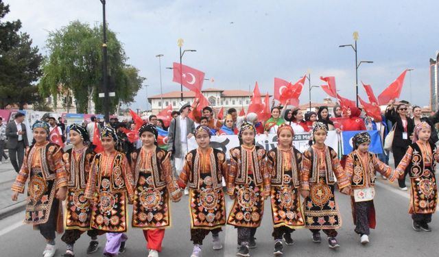 Sivas'ta 2'nci Uluslararası Film Festivali kortejle başladı
