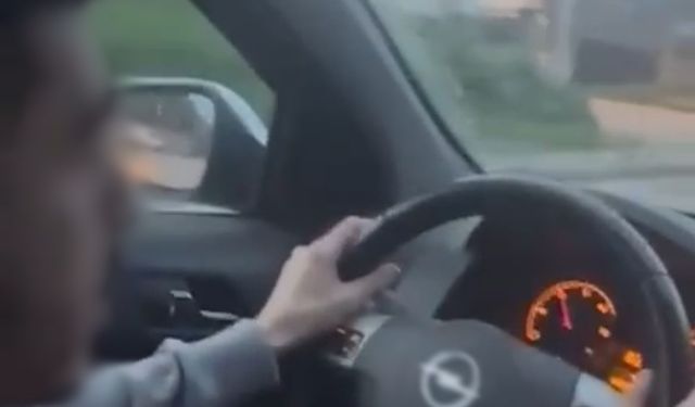Taksici, uygulama üzerinden çağırdığı aracın sürücüsünü polis noktasına götürdü