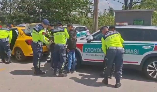 Takside 4 kaçak göçmen yakalandı, sürücü gözaltına alındı