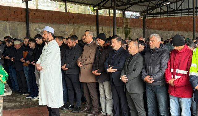 Traktörün altında kalan Aysima, aracı kullanmak istemiş (2)