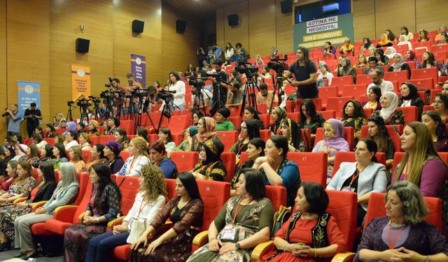 Tülay Hatimoğulları: Toplumun tamamı tarihi bir ana tanıklık ediyor