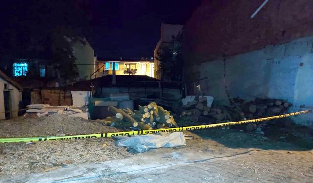 Yardıma çağırdığı komşu kadını boğazından bıçaklayıp, ziynet eşyalarını aldı