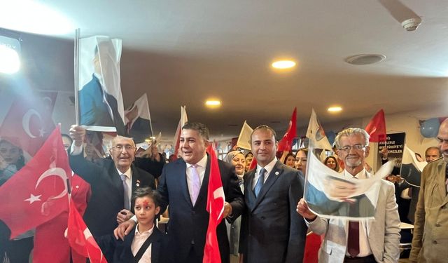 Yerli ve Milli Parti Genel Başkanı Mutlu: Özgür Özel'e yapılan şiddetli olayı lanetliyorum