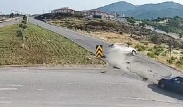 2 otomobilin karıştığı kazada 1'i çocuk 5 kişi yaralandı