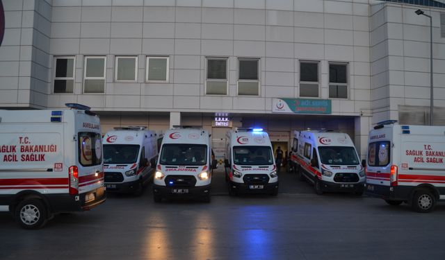 Aksaray'da iki otomobil çarpıştı: 8 yaralı