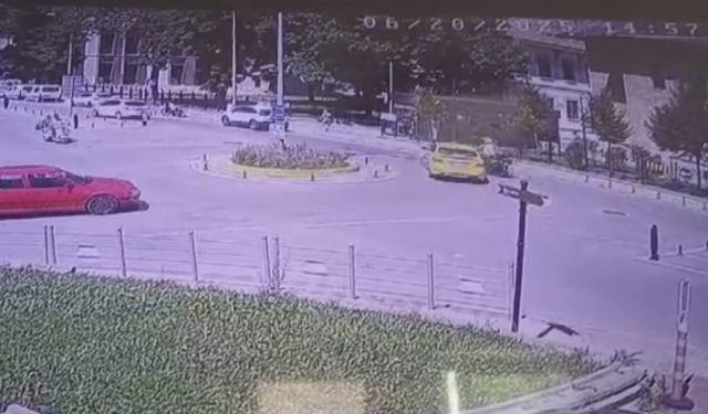 Amasya’da taksinin motosikletli polise çarptığı kaza kamerada
