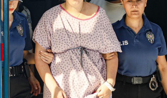 Annesinin klozete bıraktığı Nikol bebek, Rus yetkililere teslim edildi