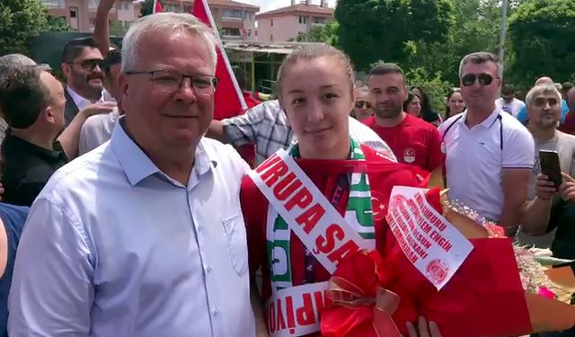 Avrupa şampiyonu Eylem Engin, Edirne'de coşkuyla karşılandı