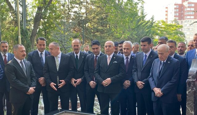 Bahçeli, Türkeş'in mezarını ziyaret etti
