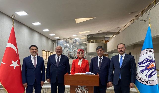 Bakan Göktaş, kadın kooperatifinde hamur açtı (2)