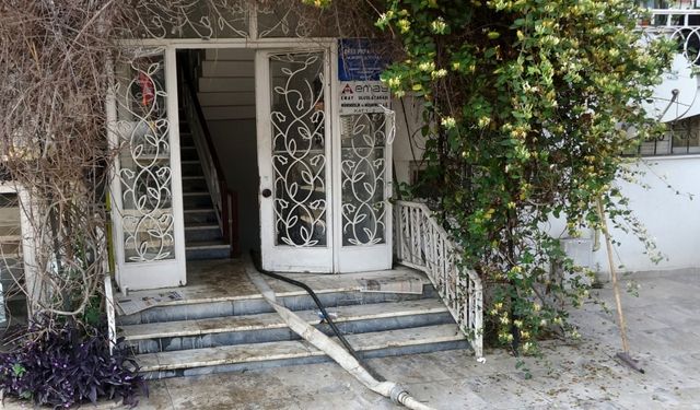 Belediye işçileri, sel temizliğinde karbonmonoksit gazından etkilendi