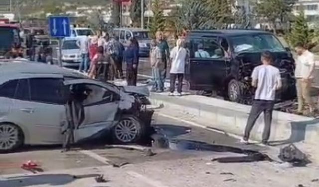 Çalışma yapılan yolda karşı şeride geçen otomobil, minibüsle çarpıştı; 7 yaralı