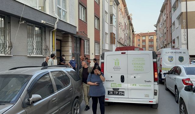 Evinde ölü bulundu