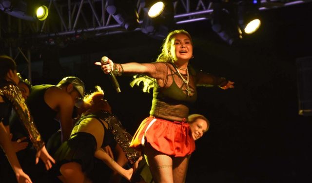 Filoğlu 8 Olden Fest Çeşme'de klasik otomobil ve motosiklet tutkunlarını bir araya getirdi