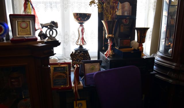 Güvercin radyo vericisine yuva yapınca, 30 bin tl masraf edip yeni verici aldı