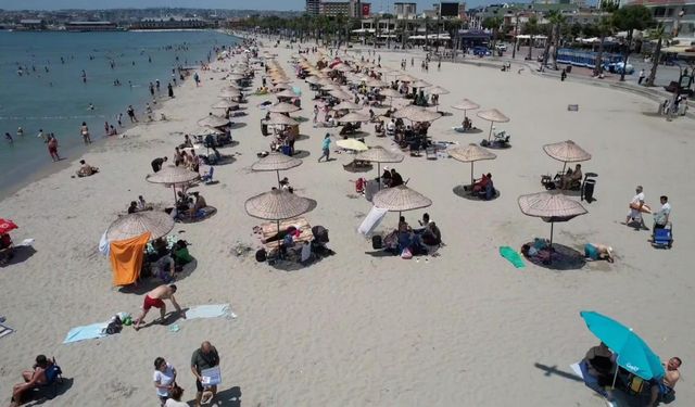 İstanbul - Büyükçekmece'de plajda yoğunluk / Havadan görüntü