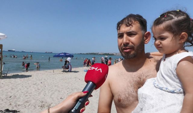 İstanbul - Güneşli havayı fırsat bilenler Menekşe Plajı'nda denizin keyfini çıkardı