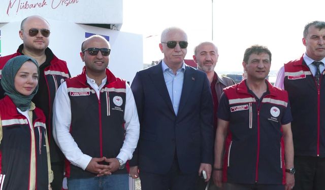 İstanbul - Hayvan pazarını ziyaret eden Vali Gül, kurban pazarlığına katıldı