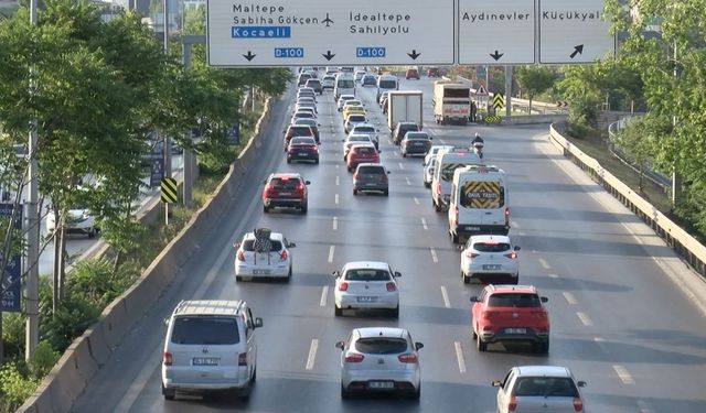 İstanbul- Kurban Bayramı tatili sonrası trafikte yoğunluk yaşanıyor-2 / Geniş haber