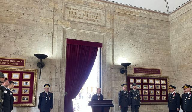 Jandarmadan Anıtkabir'e 186'ncı kuruluş yıl dönümü ziyareti