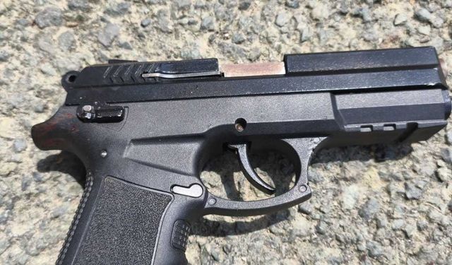 Kendisini rahatsız eden kişiyi ayaklarından vuran Nuray, o anları kayıt altına aldı