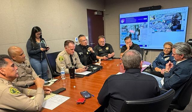 Los Angeles'ta kısmi sokağa çıkma yasağı ilan edildi