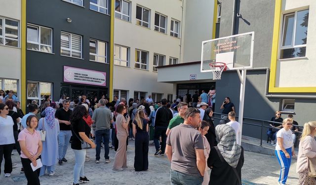 Samsun’da LGS heyecanı; çocuklar sınavda, aileler de dışarıda terledi