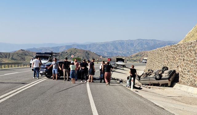 Tunceli'de otomobiller çarpıştı: 2'si ağır 7 yaralı