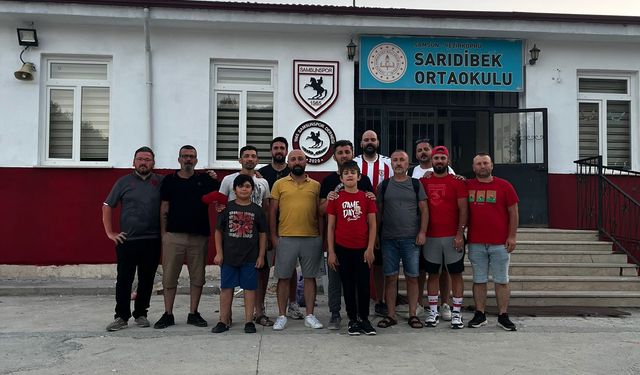 1965 Samsunspor Derneği bir okulu kırmızı-beyaza boyadı