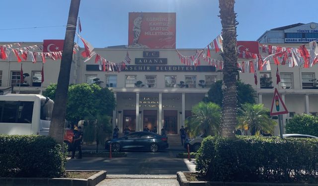 Adana Büyükşehir ve Adıyaman belediye başkanları gözaltına alındı (2)