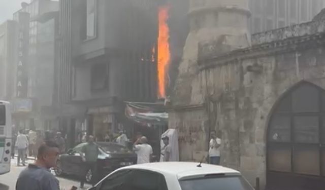 Adana'da kuyumcu dükkanında yangın