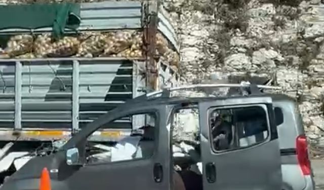 Adana’da otoyolda TIR’a arkadan çarpan hafif ticari araçtaki 5 kişi öldü