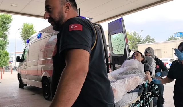 Bacaklarına kaynar su dökülen market çalışanı yaralandı