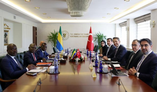 Bakan Bayraktar, Gabonlu bakanlarla bir araya geldi