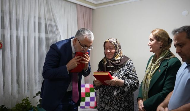 Bakan Işıkhan'dan 15 Temmuz şehidinin ailesine ziyaret 