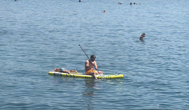 Bodrum'da hava sıcaklığı 38 dereceye ulaştı, plajlar doldu